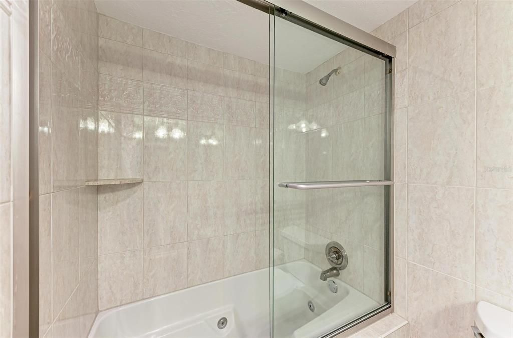 Active With Contract: $3,200 (2 beds, 2 baths, 1424 Square Feet)