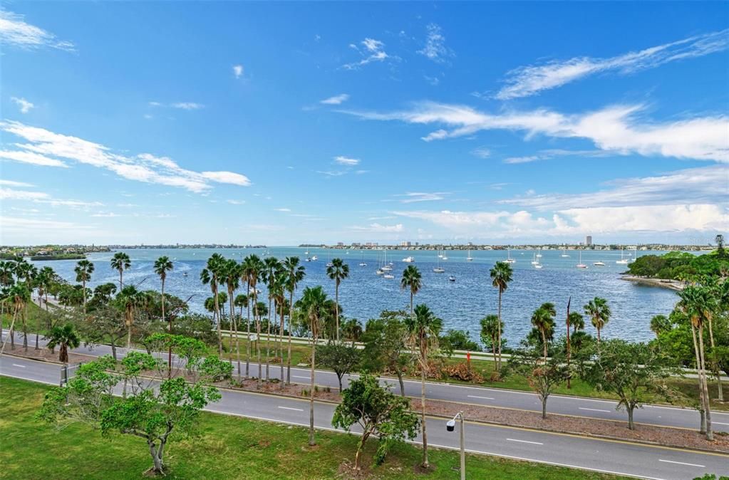 Active With Contract: $3,200 (2 beds, 2 baths, 1424 Square Feet)