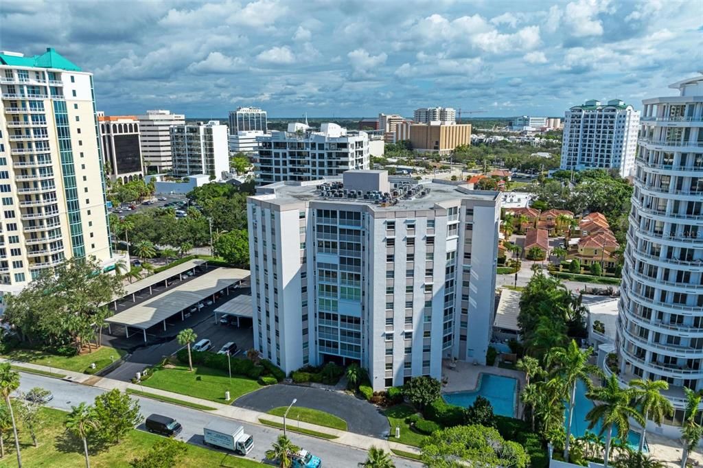 Active With Contract: $3,200 (2 beds, 2 baths, 1424 Square Feet)