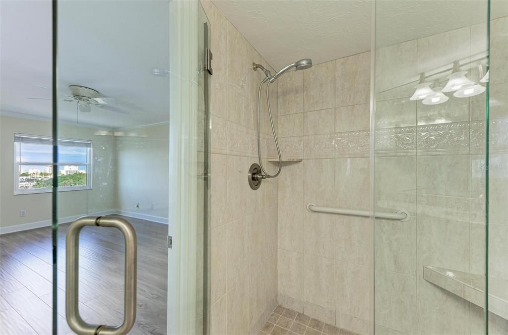 Active With Contract: $3,200 (2 beds, 2 baths, 1424 Square Feet)