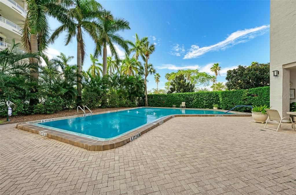 Active With Contract: $3,200 (2 beds, 2 baths, 1424 Square Feet)