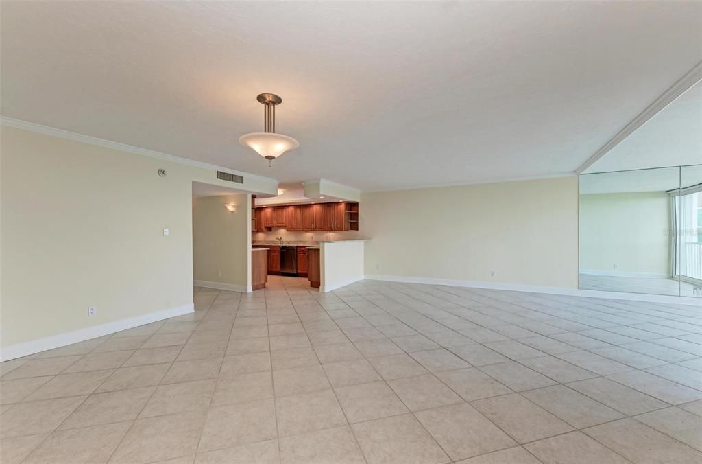 Active With Contract: $3,200 (2 beds, 2 baths, 1424 Square Feet)