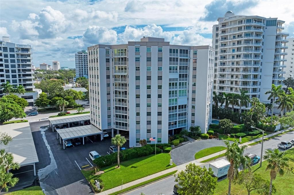 Active With Contract: $3,200 (2 beds, 2 baths, 1424 Square Feet)