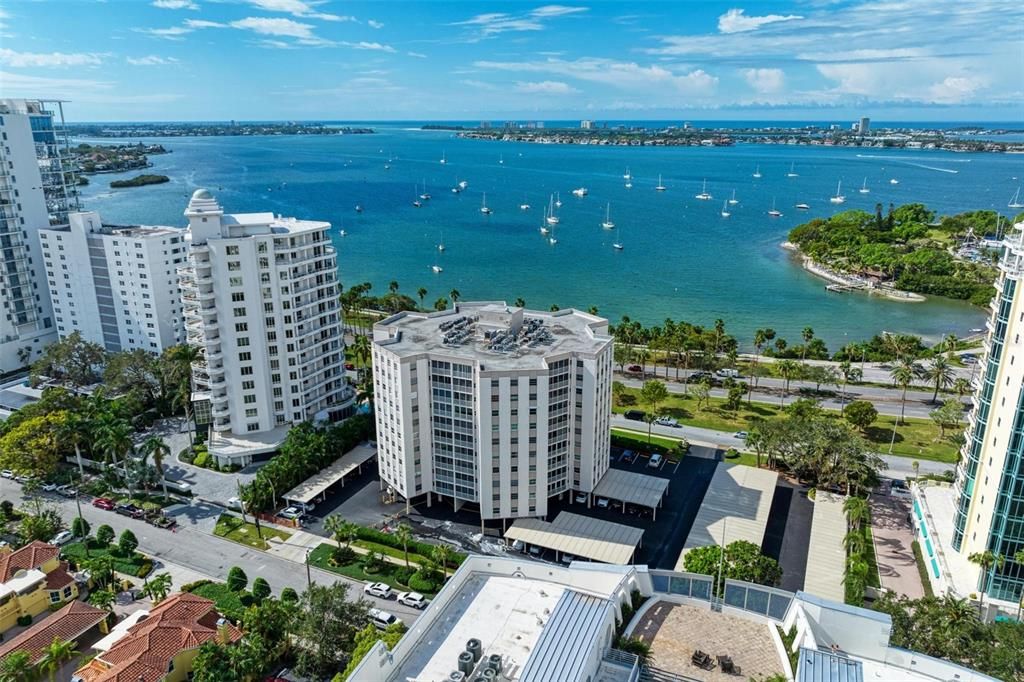 Active With Contract: $3,200 (2 beds, 2 baths, 1424 Square Feet)