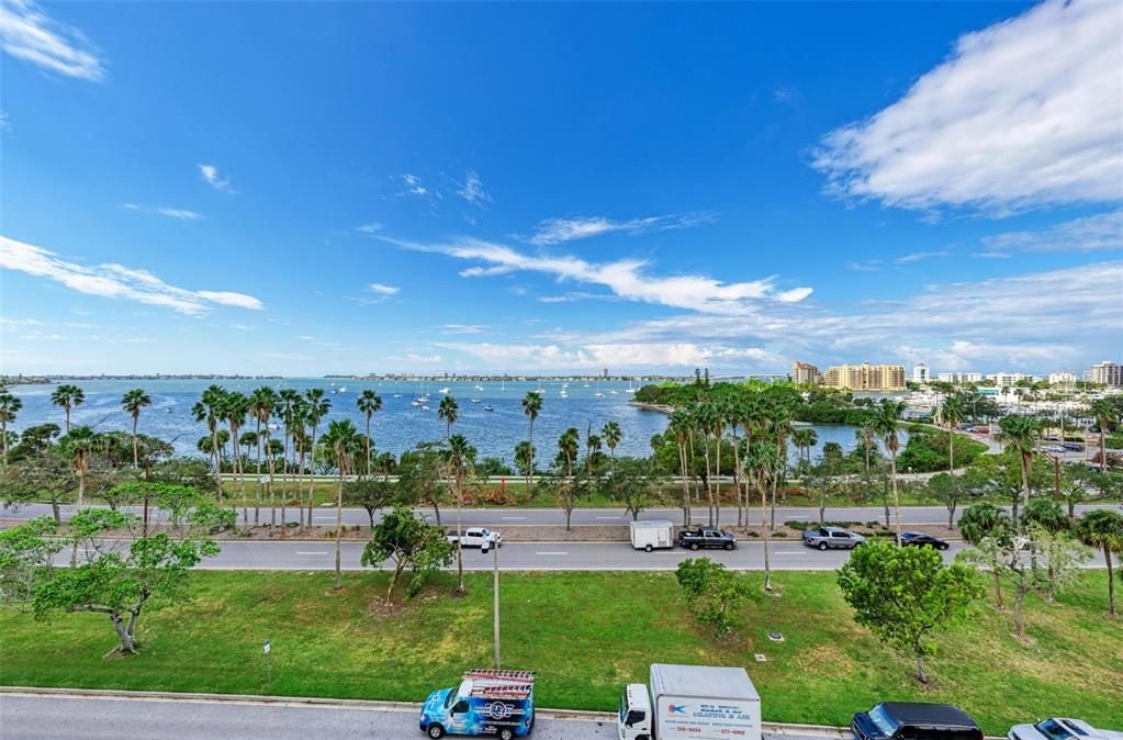 Active With Contract: $3,200 (2 beds, 2 baths, 1424 Square Feet)