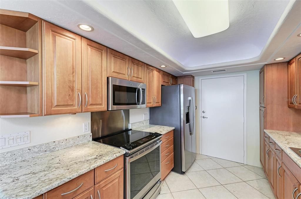 Active With Contract: $3,200 (2 beds, 2 baths, 1424 Square Feet)