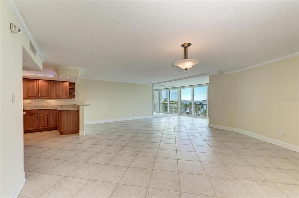 Active With Contract: $3,200 (2 beds, 2 baths, 1424 Square Feet)