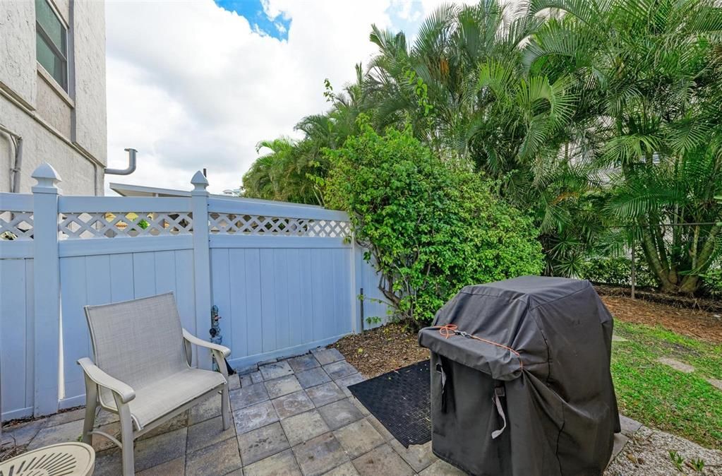 Active With Contract: $3,200 (2 beds, 2 baths, 1424 Square Feet)