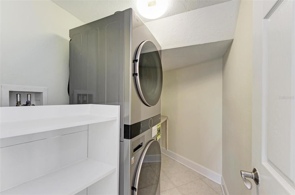 Active With Contract: $3,200 (2 beds, 2 baths, 1424 Square Feet)