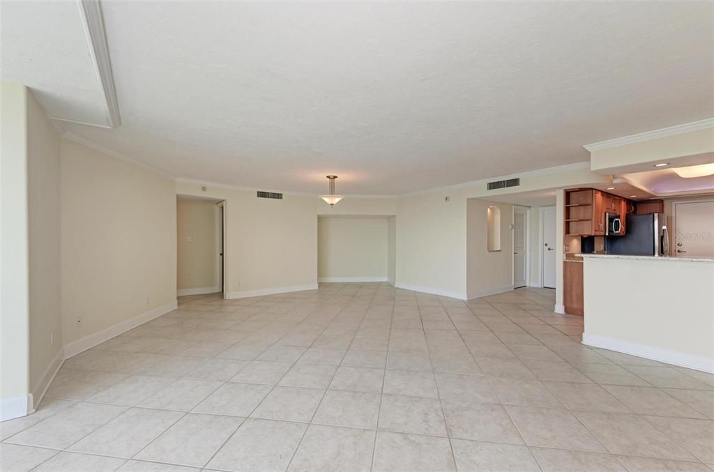 Active With Contract: $3,200 (2 beds, 2 baths, 1424 Square Feet)