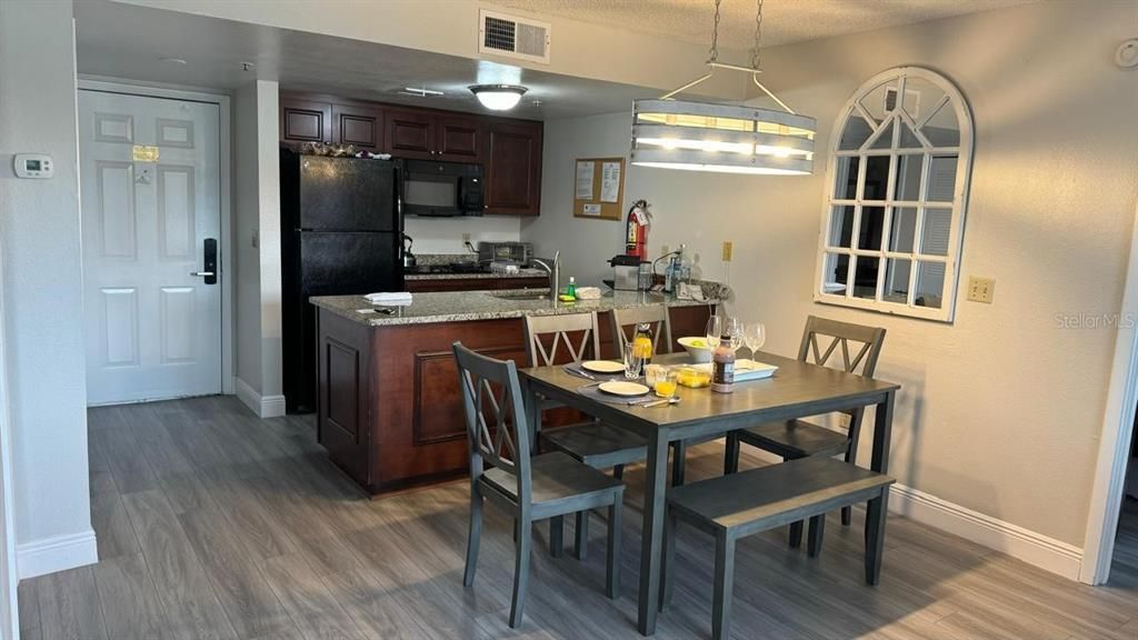 待售: $115,000 (2 贝兹, 1 浴室, 759 平方英尺)