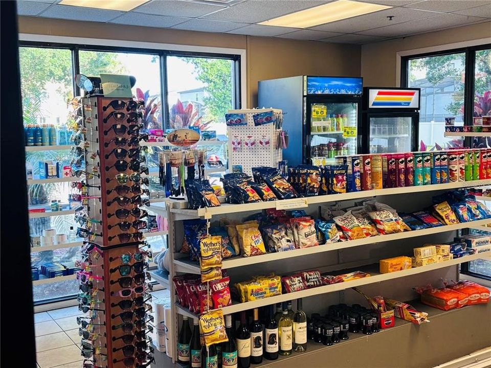 待售: $115,000 (2 贝兹, 1 浴室, 759 平方英尺)