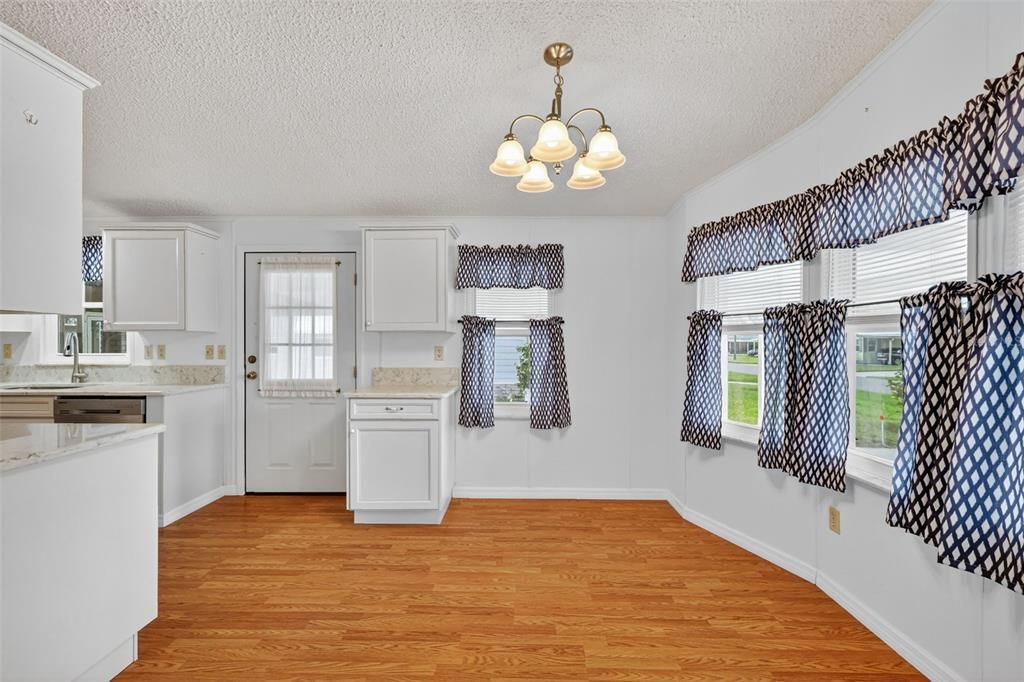 Под контрактом: $195,000 (2 спален, 2 ванн, 1152 Квадратных фут)