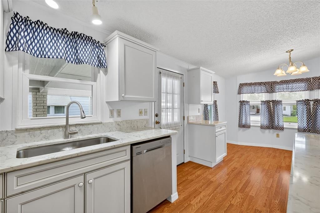 Под контрактом: $195,000 (2 спален, 2 ванн, 1152 Квадратных фут)