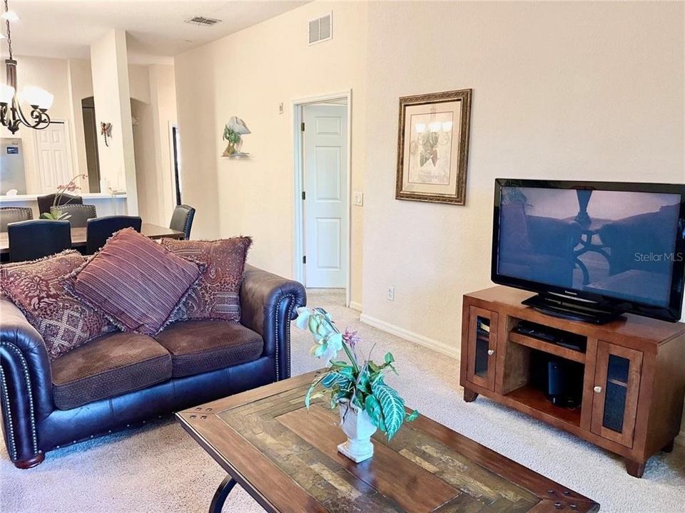 待售: $189,000 (2 贝兹, 2 浴室, 1173 平方英尺)