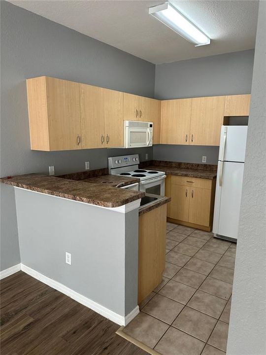 For Sale: $150,000 (2 beds, 2 baths, 812 Square Feet)
