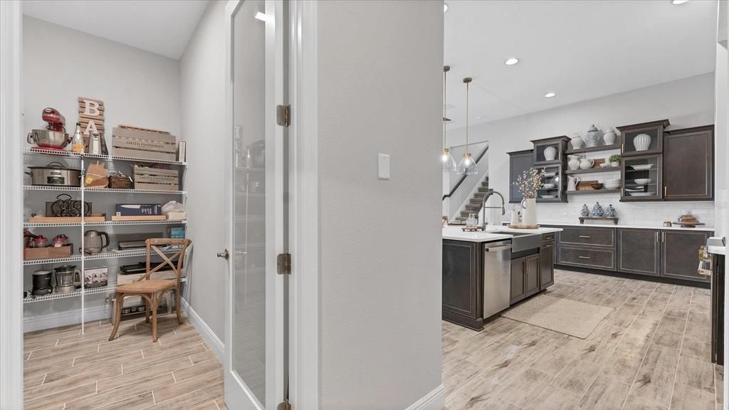 На продажу: $1,300,000 (4 спален, 4 ванн, 3673 Квадратных фут)