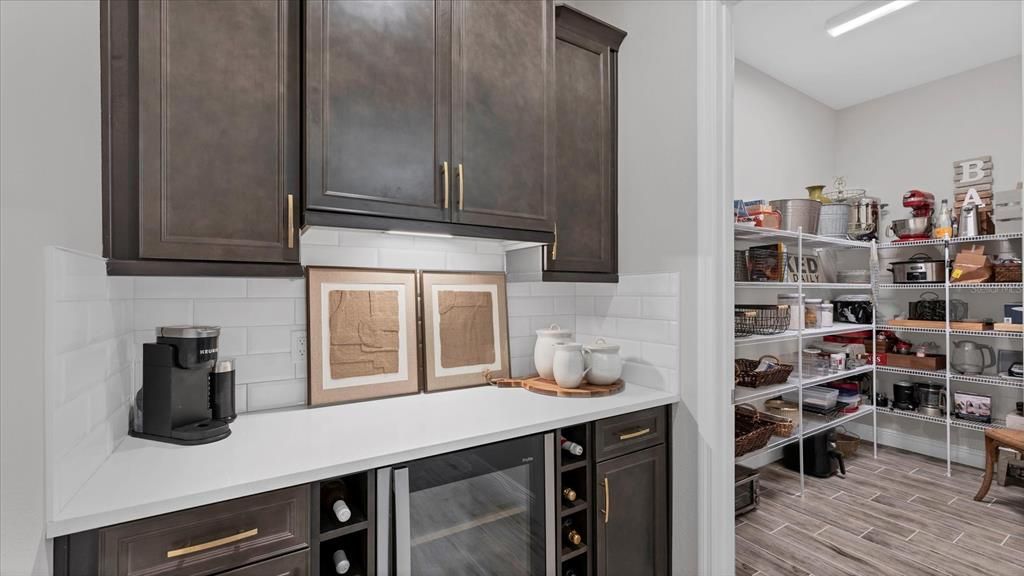 На продажу: $1,300,000 (4 спален, 4 ванн, 3673 Квадратных фут)