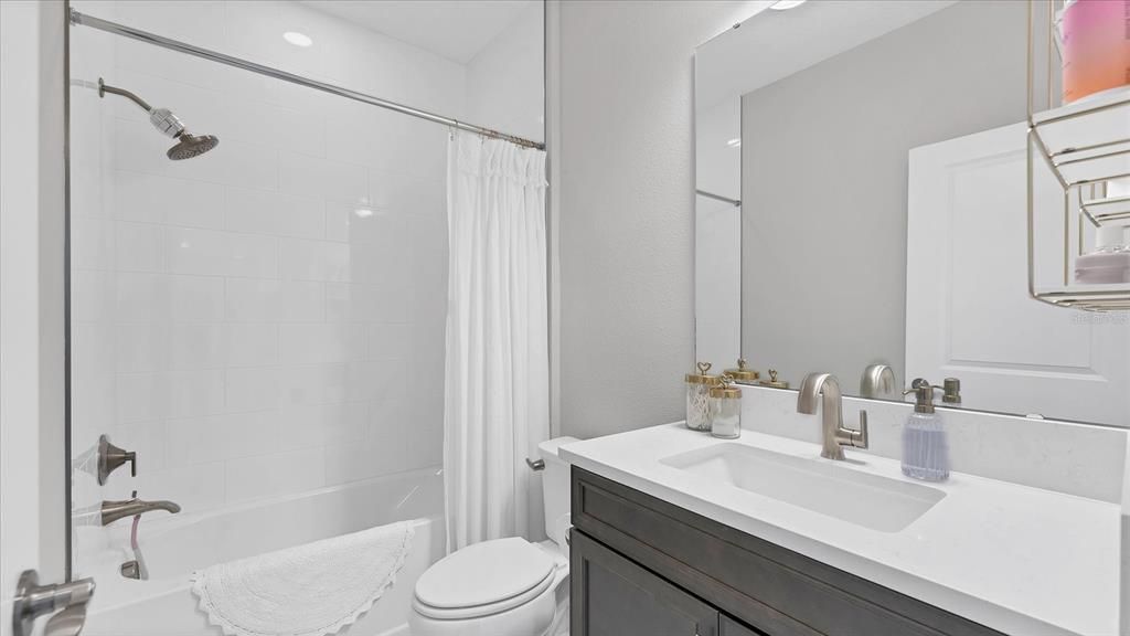 На продажу: $1,300,000 (4 спален, 4 ванн, 3673 Квадратных фут)