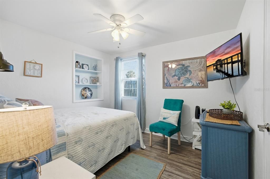 For Sale: $334,999 (3 beds, 2 baths, 1300 Square Feet)