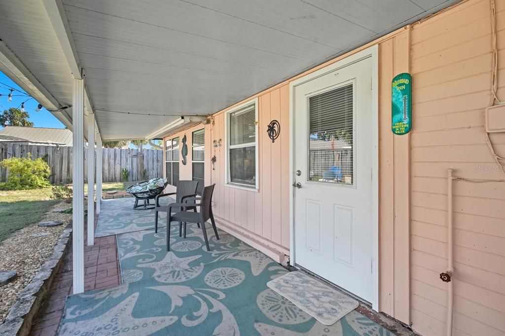 For Sale: $334,999 (3 beds, 2 baths, 1300 Square Feet)