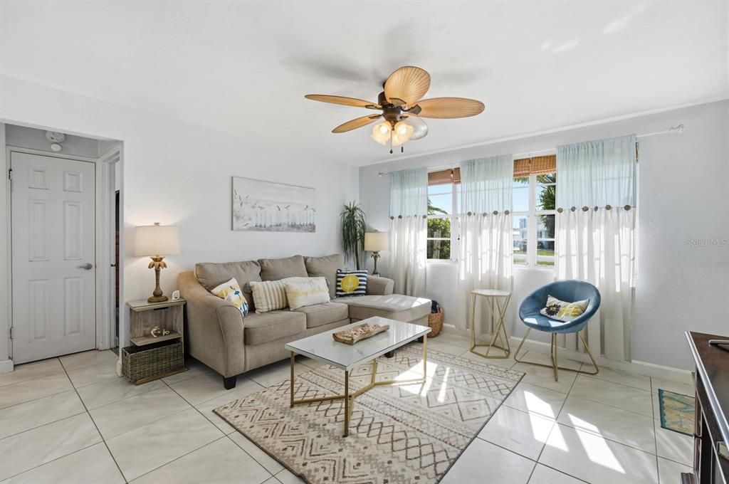 For Sale: $334,999 (3 beds, 2 baths, 1300 Square Feet)