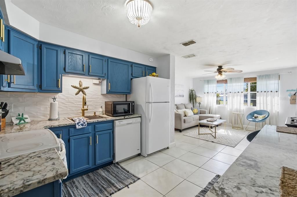 For Sale: $334,999 (3 beds, 2 baths, 1300 Square Feet)