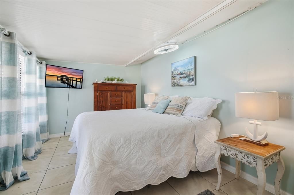 For Sale: $334,999 (3 beds, 2 baths, 1300 Square Feet)