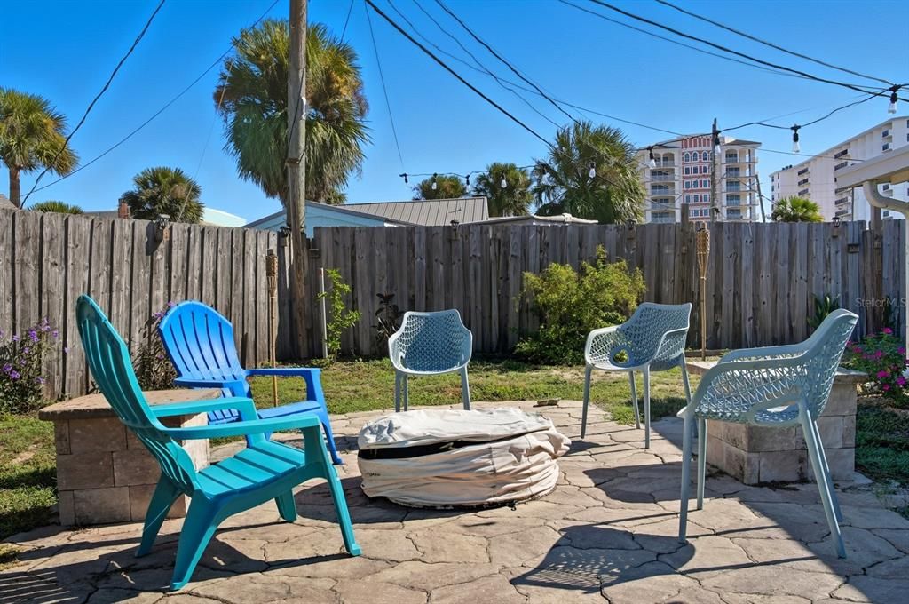 For Sale: $334,999 (3 beds, 2 baths, 1300 Square Feet)