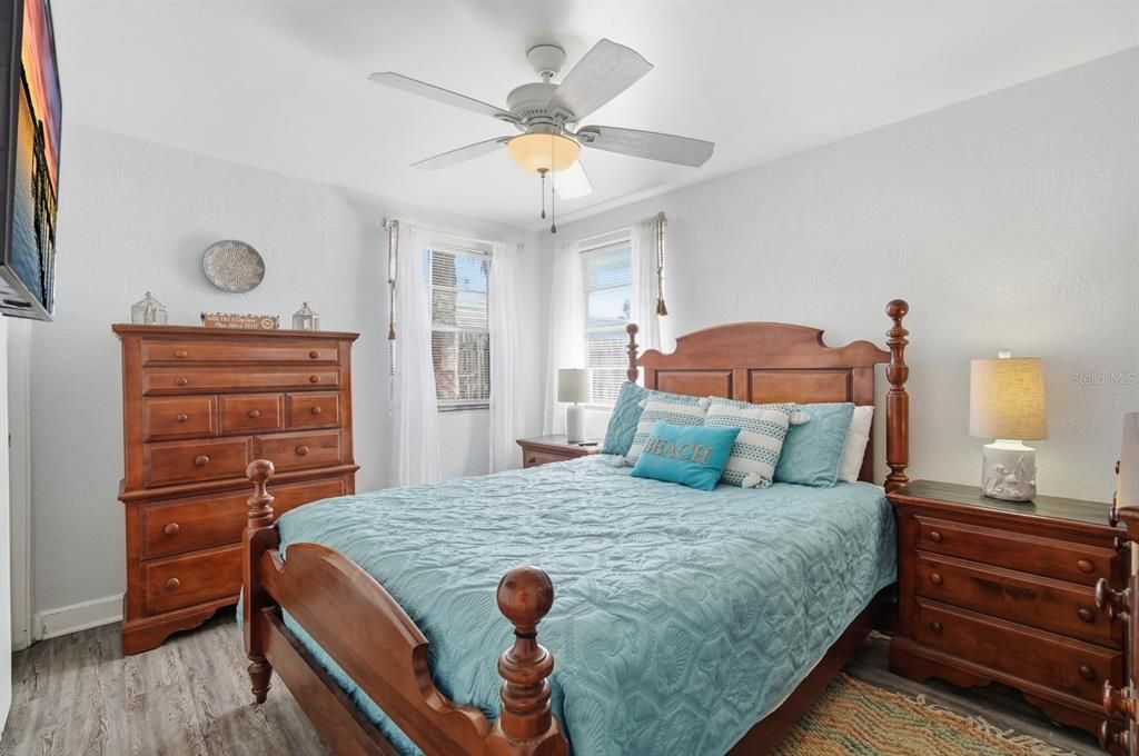 For Sale: $334,999 (3 beds, 2 baths, 1300 Square Feet)