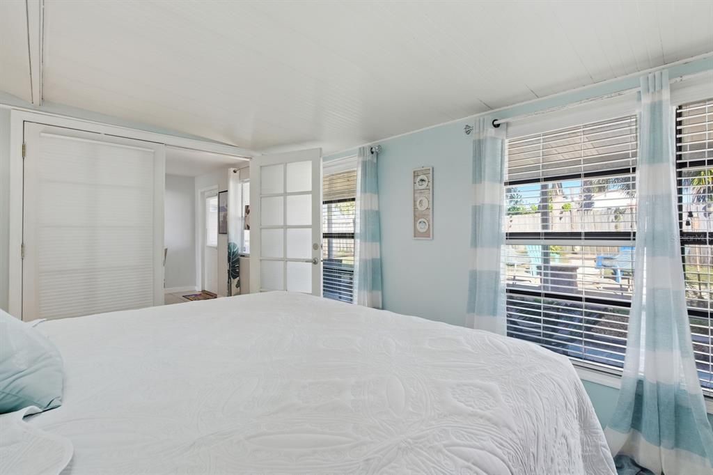 For Sale: $334,999 (3 beds, 2 baths, 1300 Square Feet)