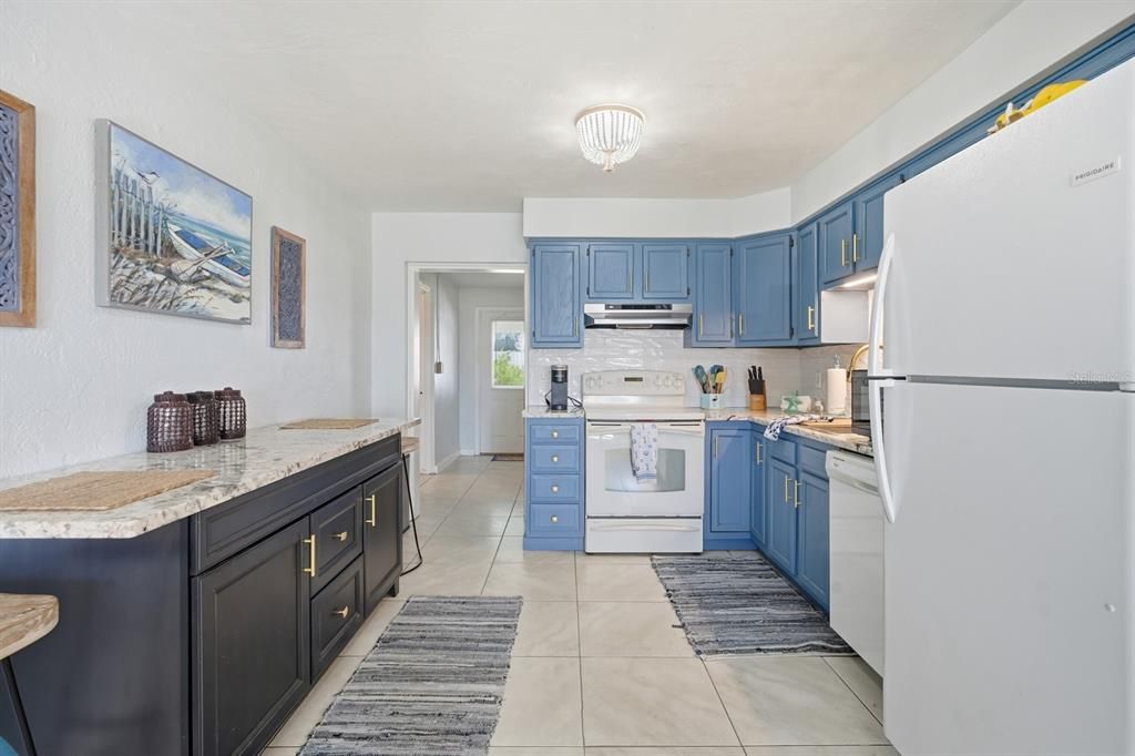 For Sale: $334,999 (3 beds, 2 baths, 1300 Square Feet)