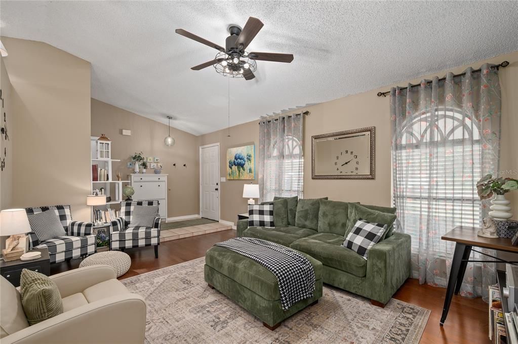 For Sale: $378,800 (3 beds, 2 baths, 1853 Square Feet)