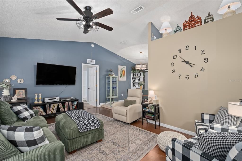 For Sale: $378,800 (3 beds, 2 baths, 1853 Square Feet)