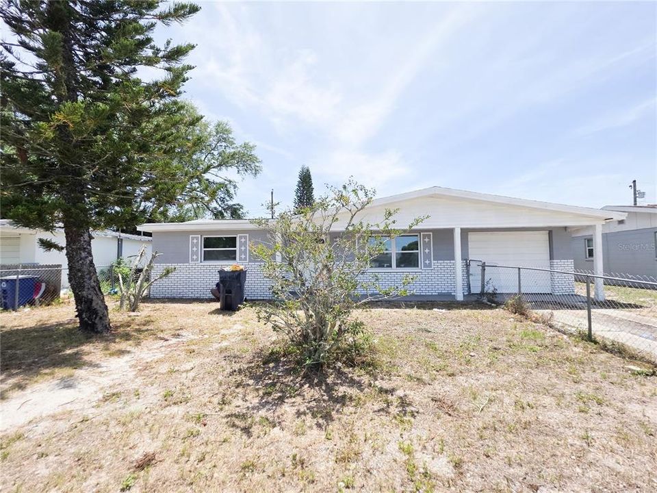 For Rent: $2,100 (3 beds, 2 baths, 1270 Square Feet)