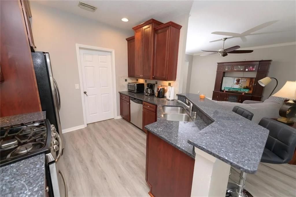 For Rent: $2,900 (3 beds, 2 baths, 1654 Square Feet)