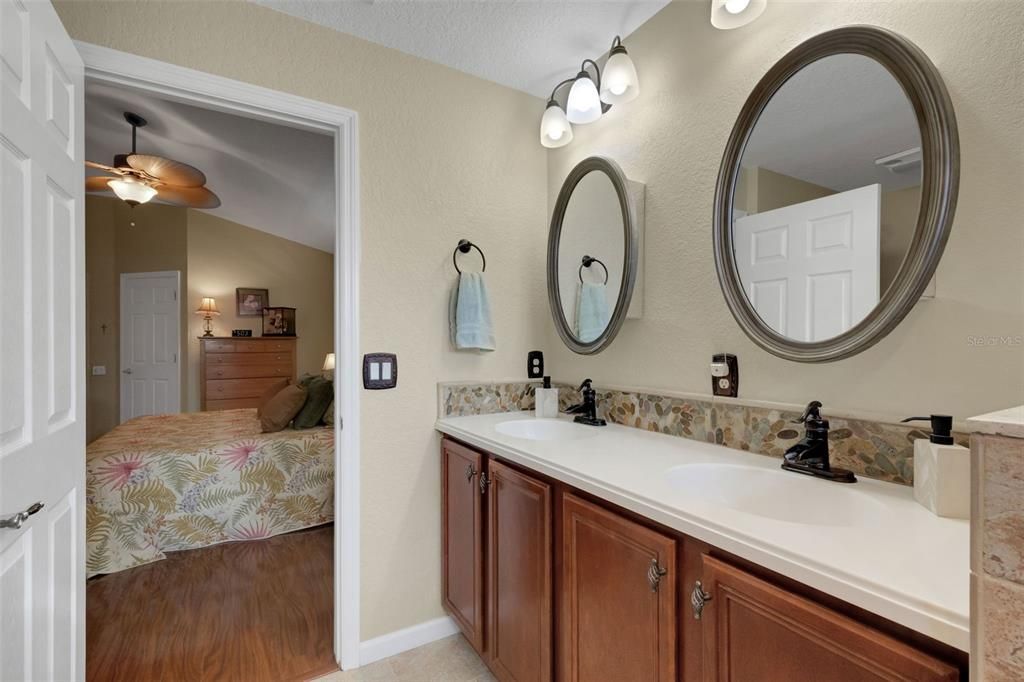 Под контрактом: $349,900 (2 спален, 2 ванн, 1728 Квадратных фут)