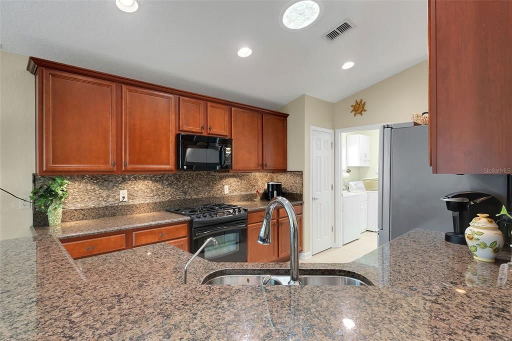 Под контрактом: $349,900 (2 спален, 2 ванн, 1728 Квадратных фут)