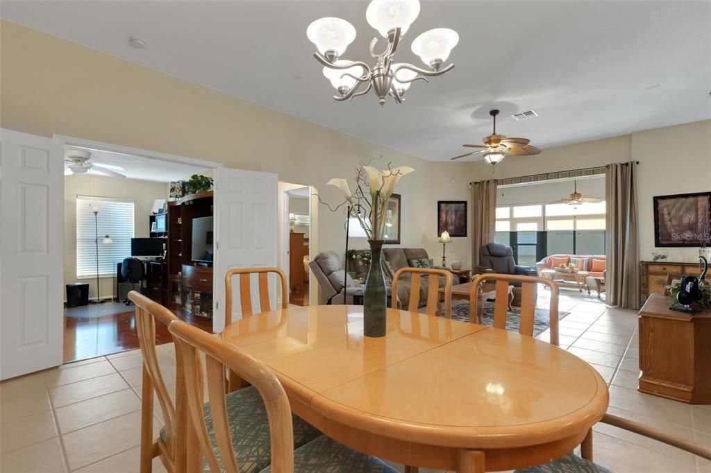 Под контрактом: $349,900 (2 спален, 2 ванн, 1728 Квадратных фут)