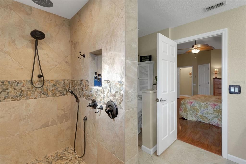 Под контрактом: $349,900 (2 спален, 2 ванн, 1728 Квадратных фут)