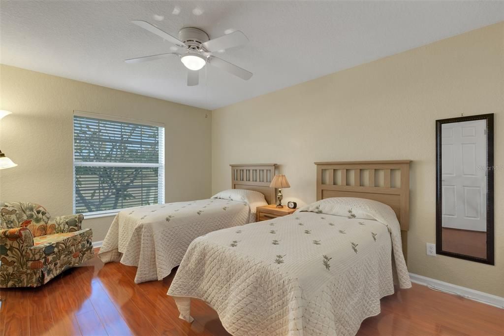 Под контрактом: $349,900 (2 спален, 2 ванн, 1728 Квадратных фут)