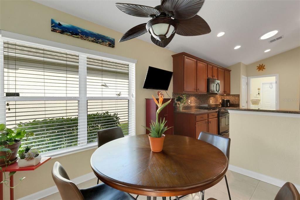 Под контрактом: $349,900 (2 спален, 2 ванн, 1728 Квадратных фут)