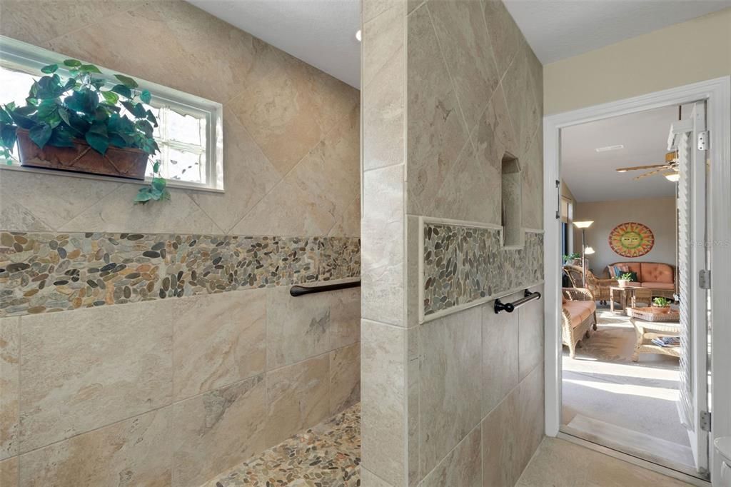 Под контрактом: $349,900 (2 спален, 2 ванн, 1728 Квадратных фут)