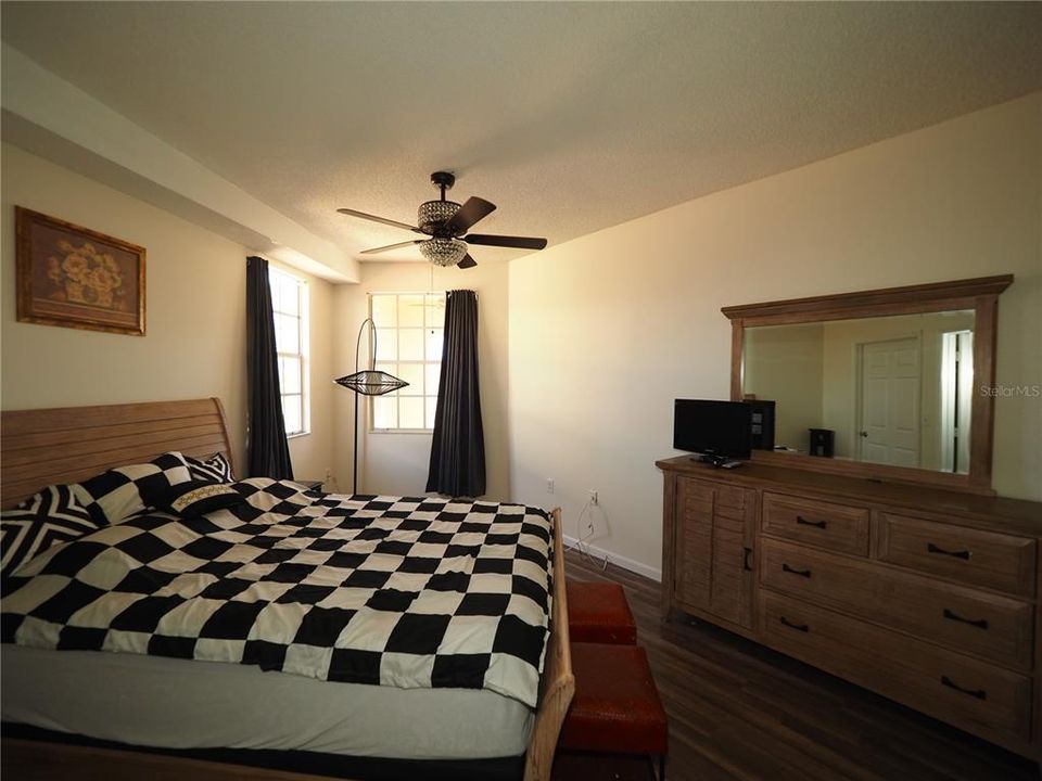 出租: $1,850 (2 贝兹, 2 浴室, 1241 平方英尺)