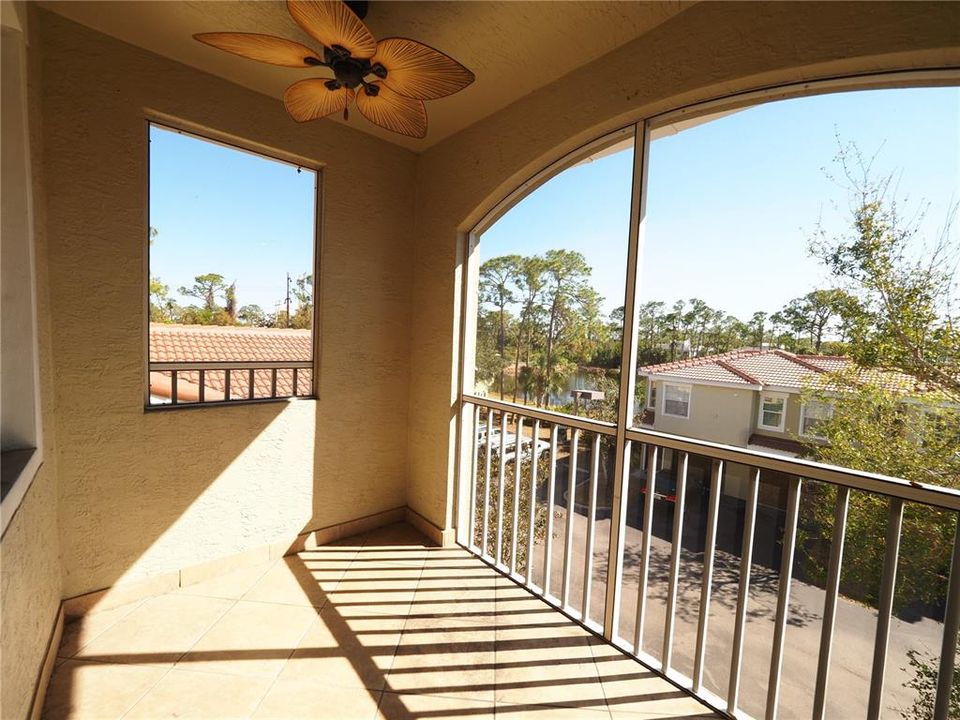 出租: $1,850 (2 贝兹, 2 浴室, 1241 平方英尺)