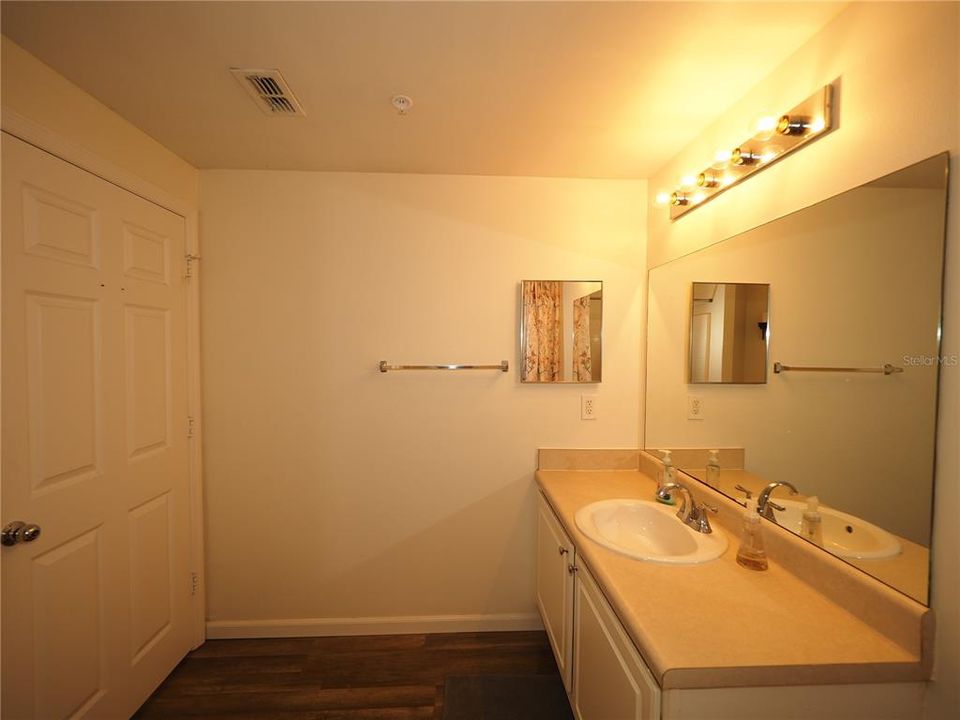 出租: $1,850 (2 贝兹, 2 浴室, 1241 平方英尺)