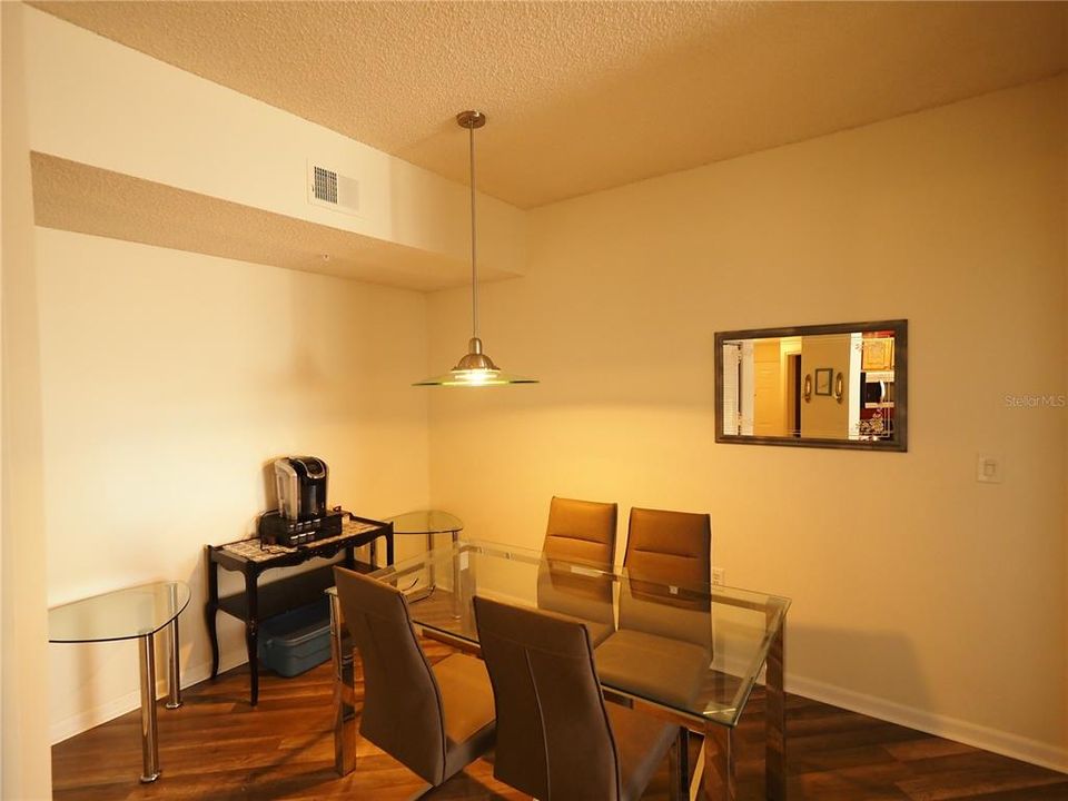 出租: $1,850 (2 贝兹, 2 浴室, 1241 平方英尺)