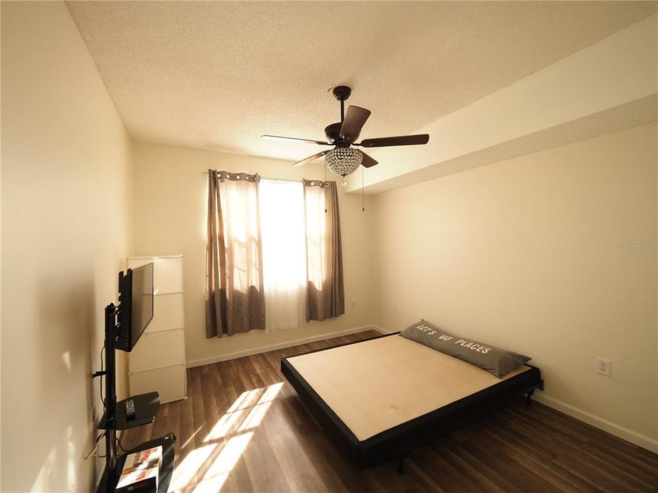 出租: $1,850 (2 贝兹, 2 浴室, 1241 平方英尺)