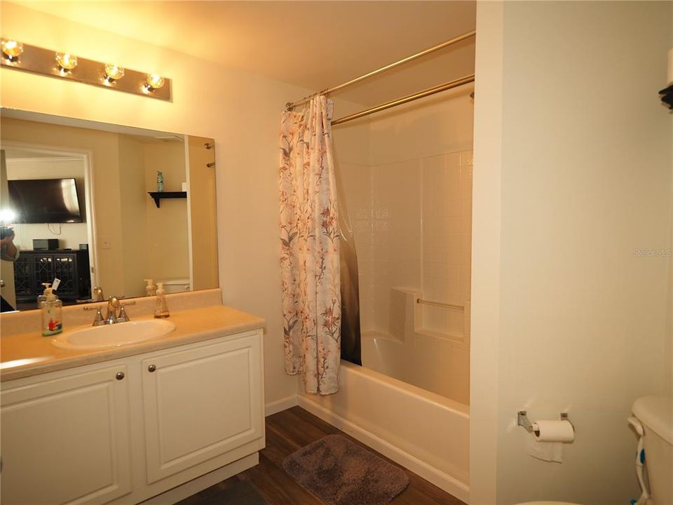 出租: $1,850 (2 贝兹, 2 浴室, 1241 平方英尺)