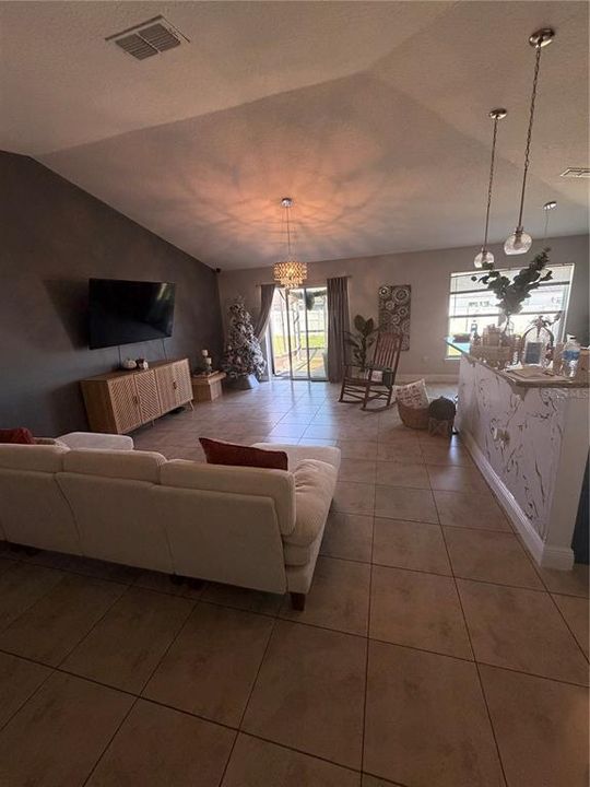 For Sale: $259,000 (3 beds, 2 baths, 1263 Square Feet)